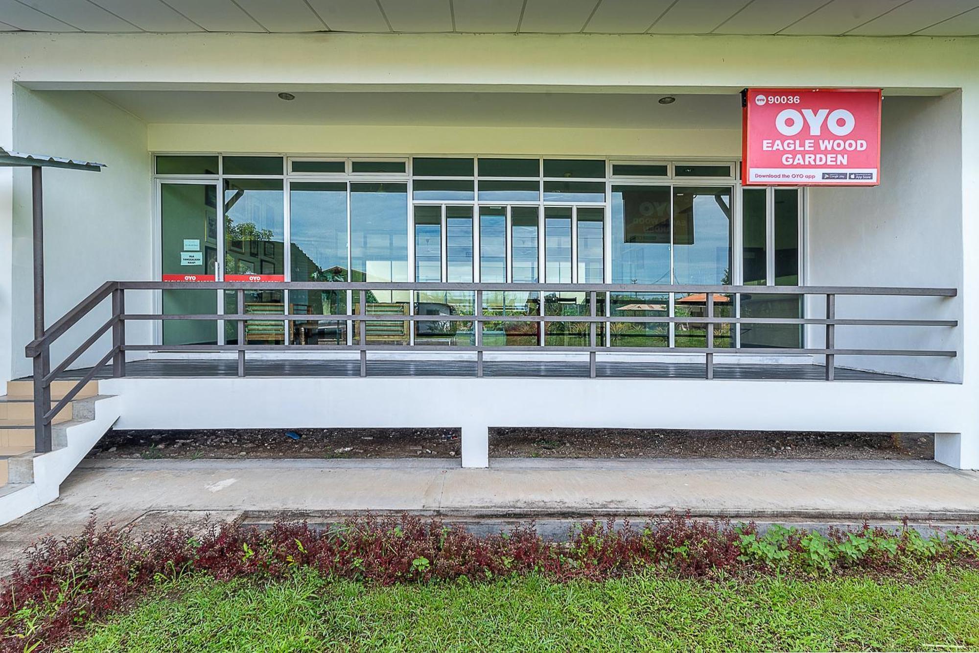 Oyo-90036鹰木花园住宿 Membakut 外观 照片