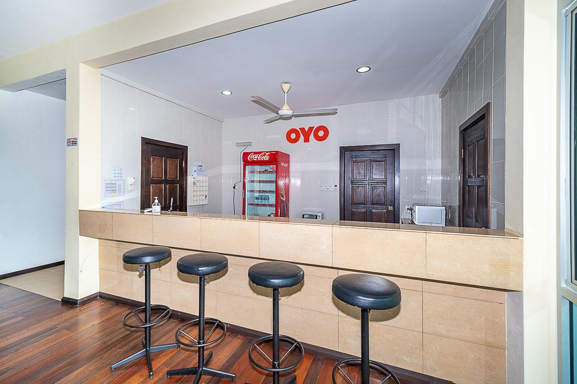 Oyo-90036鹰木花园住宿 Membakut 外观 照片